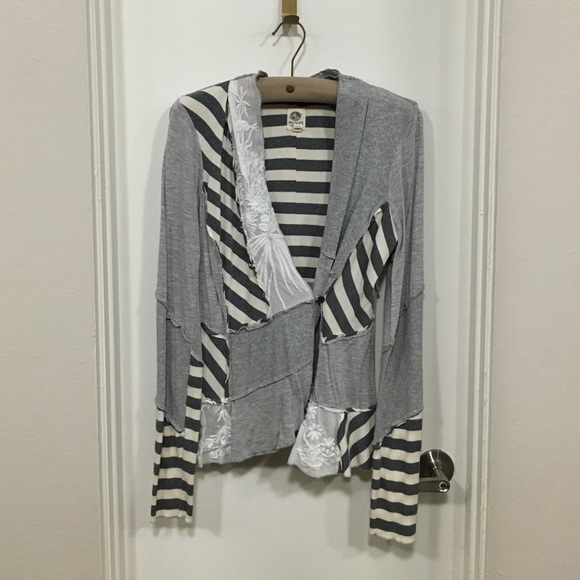 Light Sweater/Long Sleeve Shirt