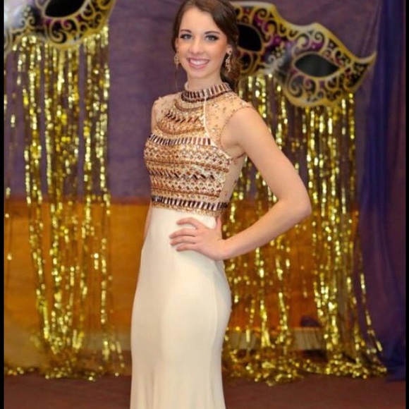 *Mori Lee with matching earrings MUST SELL TODAY