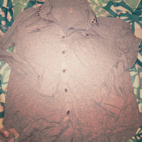 Xhilaration Tops - Gray cute button down!