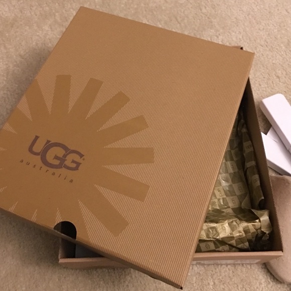 Brand new UGG boots box - Picture 3 of 3