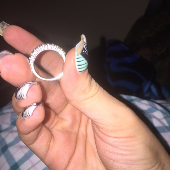 Silver ring - Picture 2 of 3