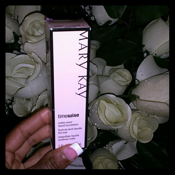 Ivory 7 Matte-Wear Liquid Foundation