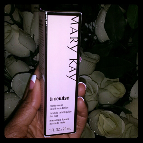 Beige 3 Matte-Wear Liquid Foundation