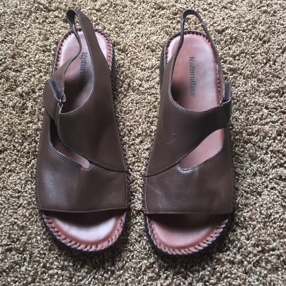 LIKE NEW Brown Leather Sandals