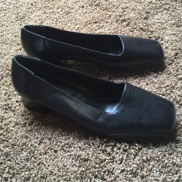 LIKE NEW Black Heels