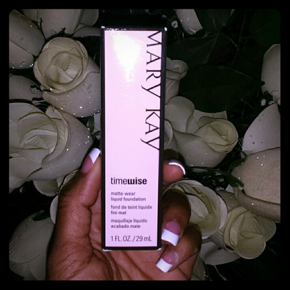 Ivory 5 Matte-Wear Liquid Foundation