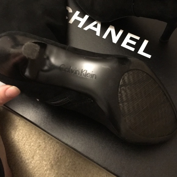 Calvin Klein suede heel boots - Picture 4 of 4