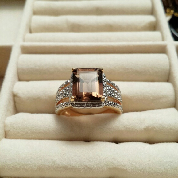Gold quartz ring - Picture 1 of 3