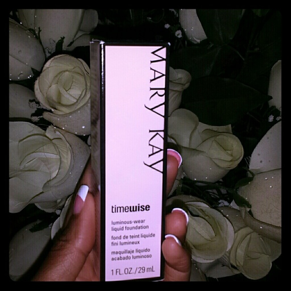 Beige 2 Luminous-Wear Liquid Foundation