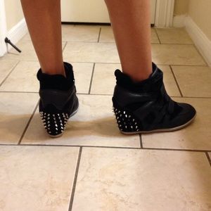Spicky sneaker wedges
