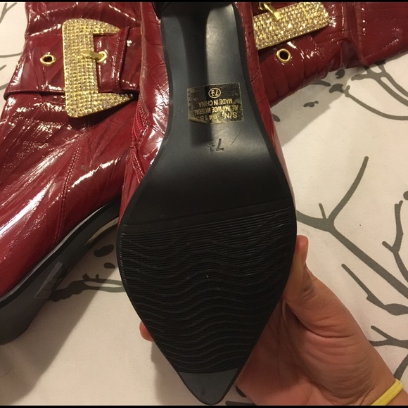 Red boots - Picture 1 of 2