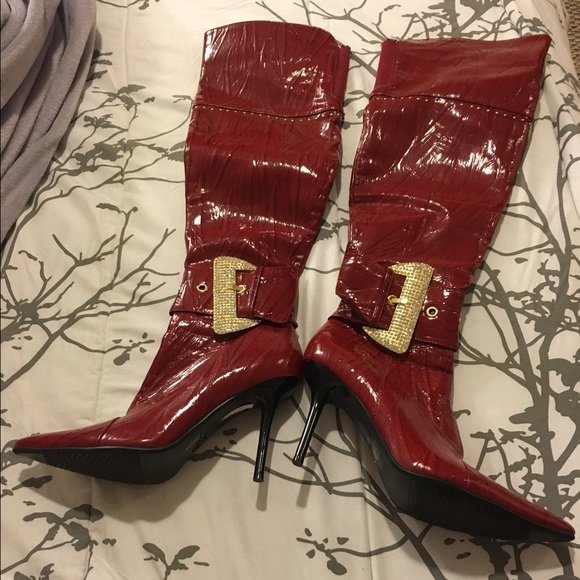 Red boots - Picture 2 of 2
