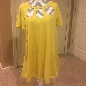 Very J Yellow Flowy Dress size Large