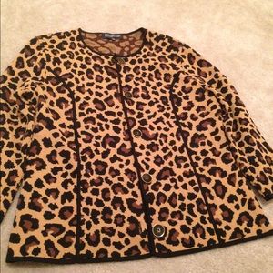 Cheetah print 3/4 sleeve sweater