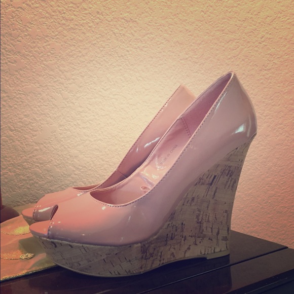 Blush patent wedges