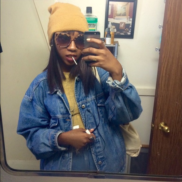 Meet your Posher, Niambi - Picture 3 of 4