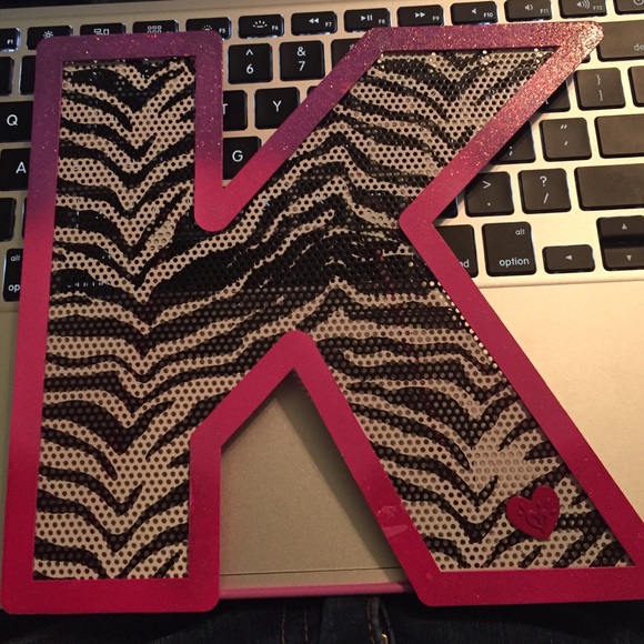 Earring holder, K
