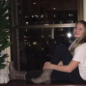 Meet your Posher, Elise