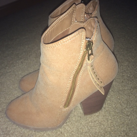 American Eagle heeled boots