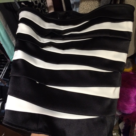 TRADED in BUNDLE Bustier/Corset Zig-Zag Top NWT - Picture 4 of 4