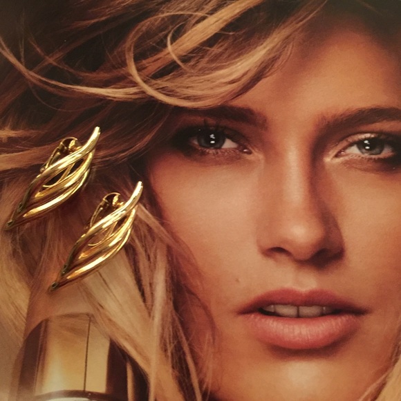 VINTAGE GOLD LEAF CLIP ON  EARRINGS - Picture 2 of 2