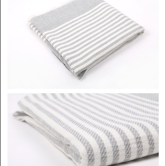 Beautiful Grey blanket scarf with white stripes. - Picture 3 of 4