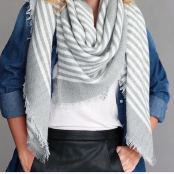 Beautiful Grey blanket scarf with white stripes. - Picture 4 of 4
