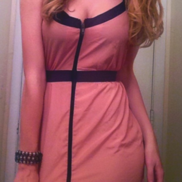 Sexy Forever 21 peach zip-up mini dress!