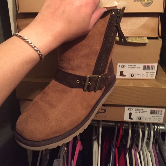UGG Boots sz 6 / w 220$ receipt showing I paid. - Picture 3 of 4