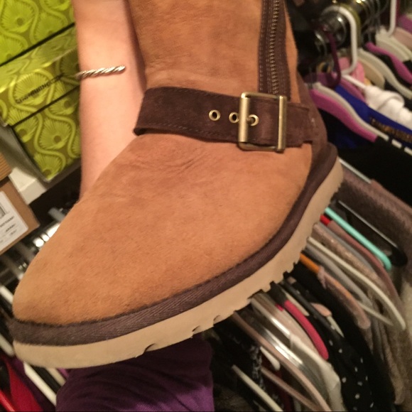 UGG Boots sz 6 / w 220$ receipt showing I paid. - Picture 4 of 4
