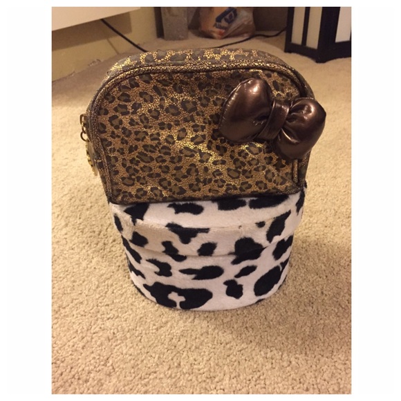 Hello Kitty Handbags - HK makeup bag