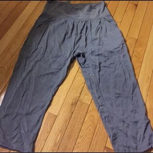Lulu lemon gray workout pants size 8 brand new