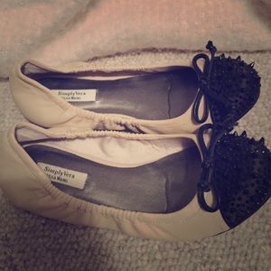 Simply Vera, Vera Wang size 6 flats