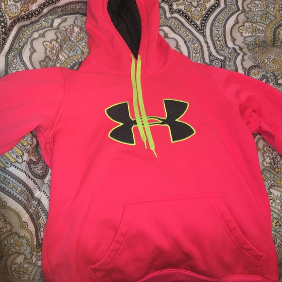 WOMANS UNDER ARMOUR