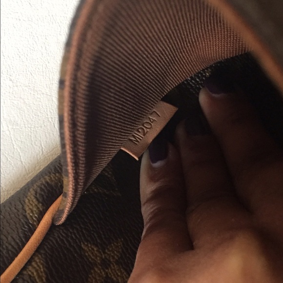 SOLD! Authentic Louis Vuitton Bosphore messenger - Picture 3 of 4