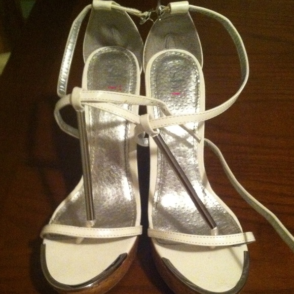 Sandals - Picture 2 of 3