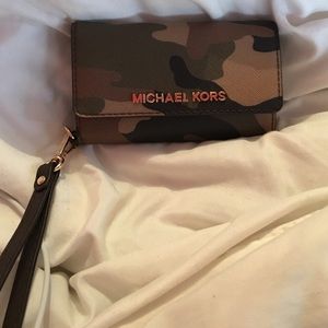 iPhone 5s michael kors wallet