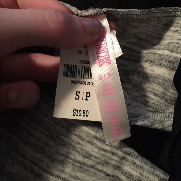 *SOLD ON MERC* NWT SIZE SMALL VS PINK LOGO PANTIES - Picture 3 of 4