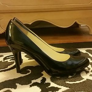 Max Studio patent leather pump