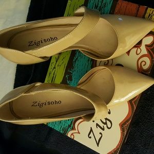 Bakers Zigi Soho tan shoes