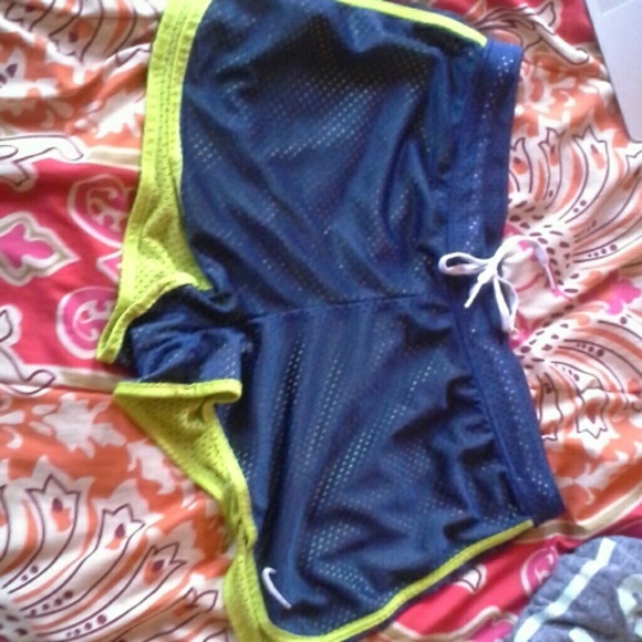 Reversible Nike Training shorts - Picture 1 of 2