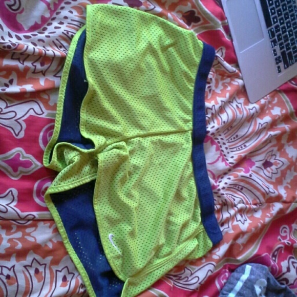 Reversible Nike Training shorts - Picture 2 of 2