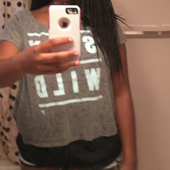 Old Navy Active Workout Tee - Picture 4 of 4