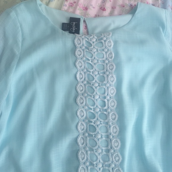 Blouse - Picture 2 of 3