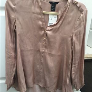 Silky h and m top, very versatile