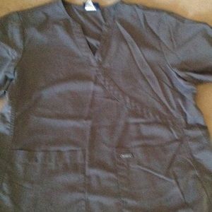 Grey scrub top in great shape