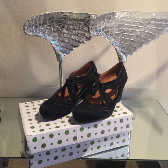 Earthies Sarenza size 9 black suede