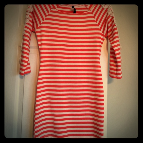Perfect dress for date night or holiday parties!