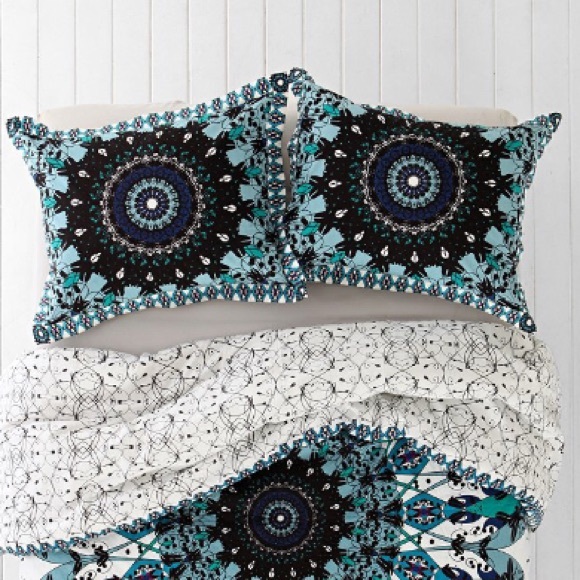 ISO urban outfitters Luna medallion sham set