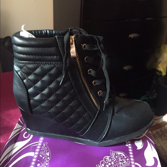 Black sneaker wedge